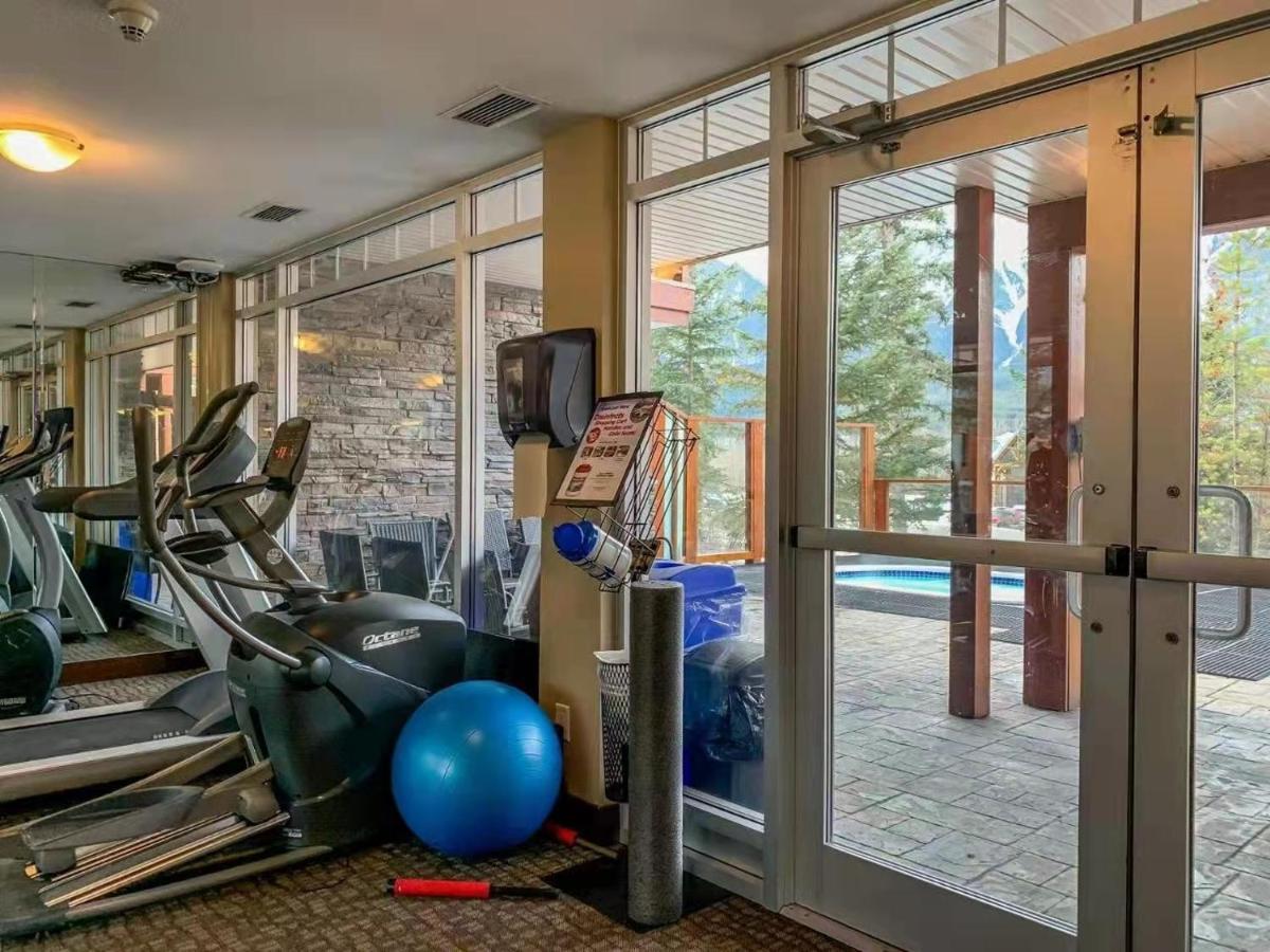Sunny Tranquil Woods Turret In Falcon Crest Lodge Canmore Bagian luar foto