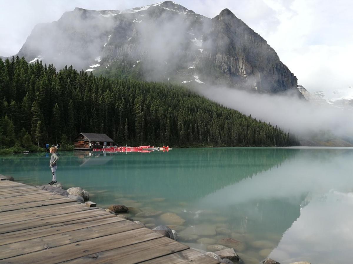 Sunny Tranquil Woods Turret In Falcon Crest Lodge Canmore Bagian luar foto